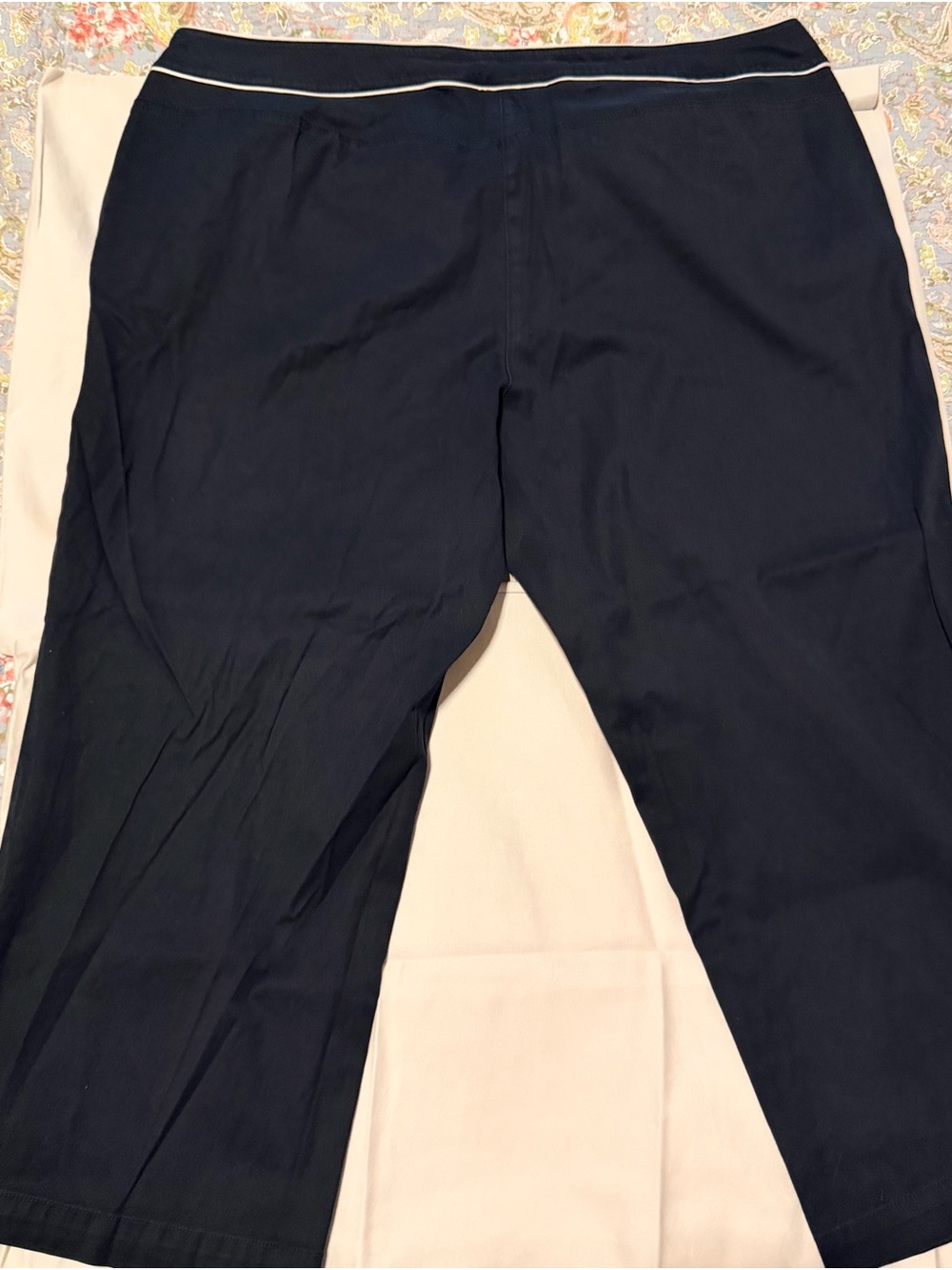 Venezia- Lane Bryant Black Capri Pants with White Piping - Picture 3 of 4